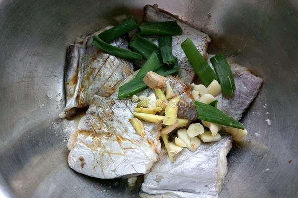 椒盐鱼的做法图解3