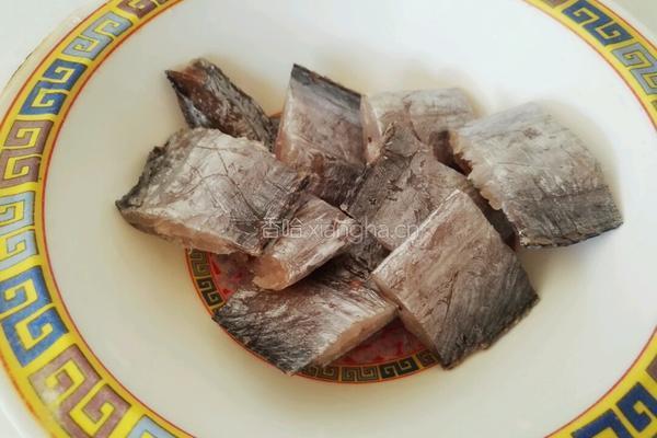红焖带鱼的做法图解2
