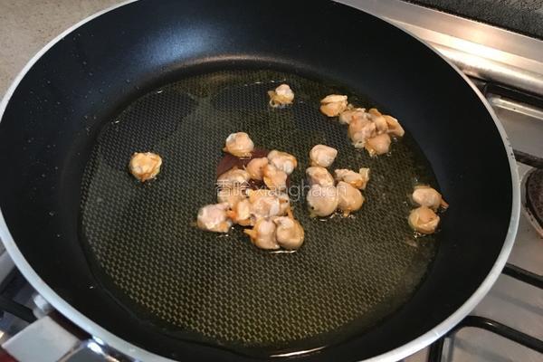 蛤蜊葱油拌面的做法图解3