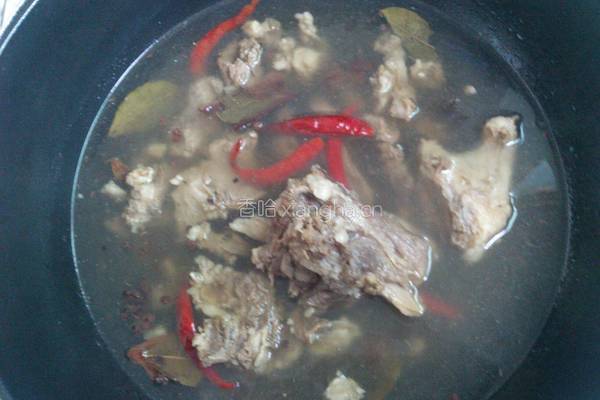 青椒炒卤牛肉的做法图解1