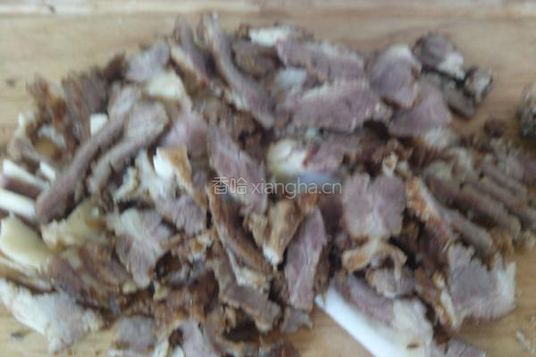 青椒炒卤牛肉的做法图解2