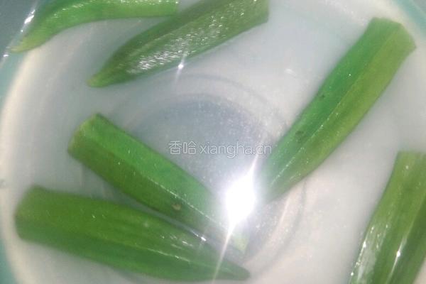 香油秋葵的做法图解1
