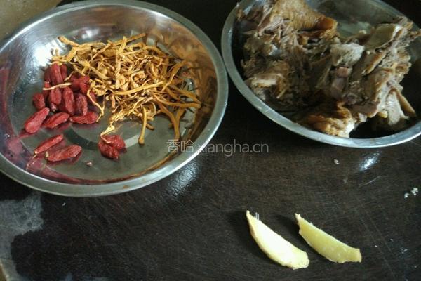 虫草花煲鸭汤的做法图解1