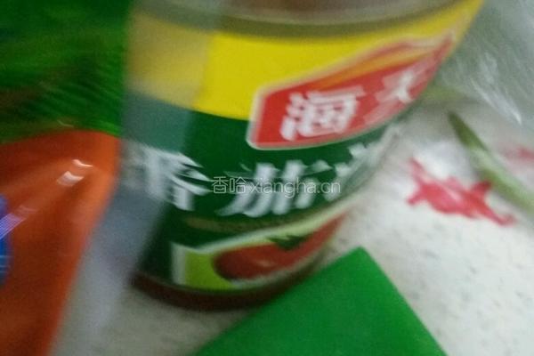 酸豆角炒鸡丝的做法图解2