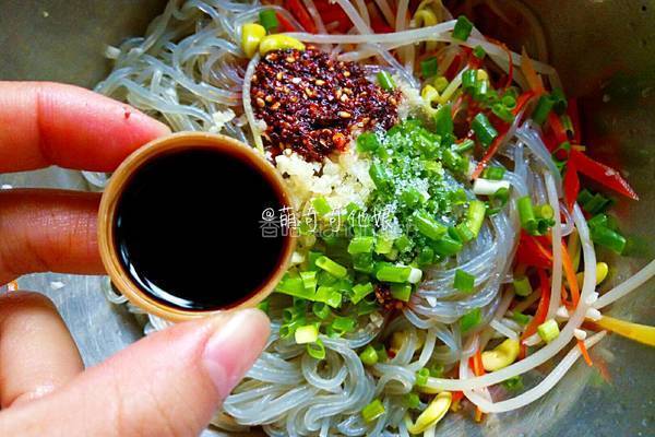 黄豆芽拌粉丝的做法图解8