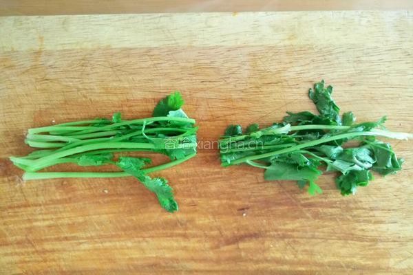 香菜干豆腐卷的做法图解2
