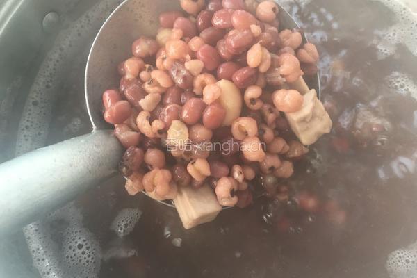 红豆莲子茯苓汤的做法图解9
