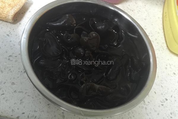 洋葱炒烧肉的做法图解2