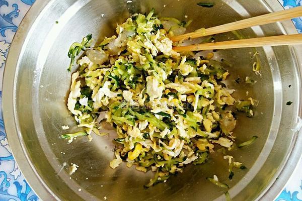 黄瓜鸡蛋虾仁饺子的做法图解8