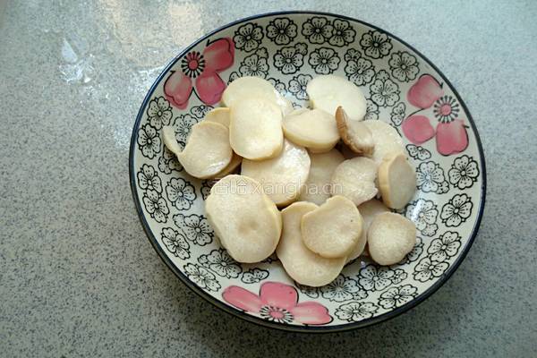 蘑菇炒蛋的做法图解3