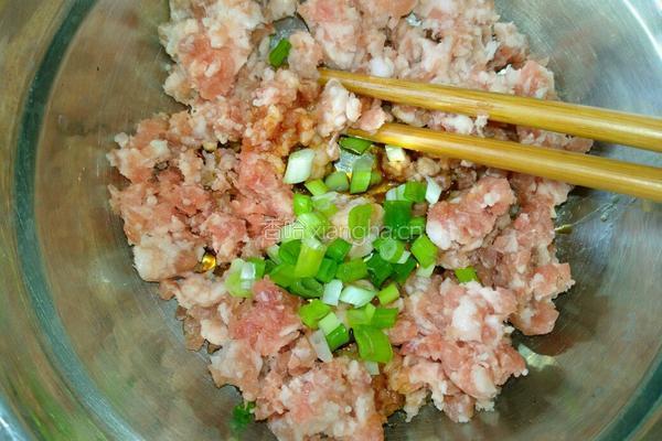 油豆腐包肉的做法图解1
