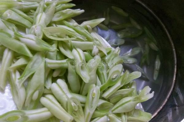 清炒扁豆的做法图解2