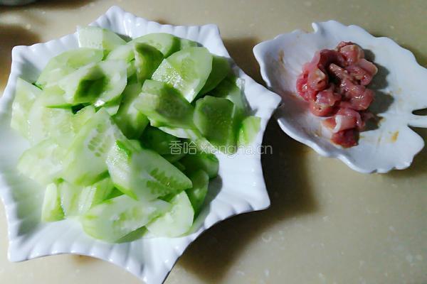 肉片炒青瓜的做法图解2