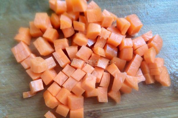 胡萝卜玉米瘦肉汤的做法图解4