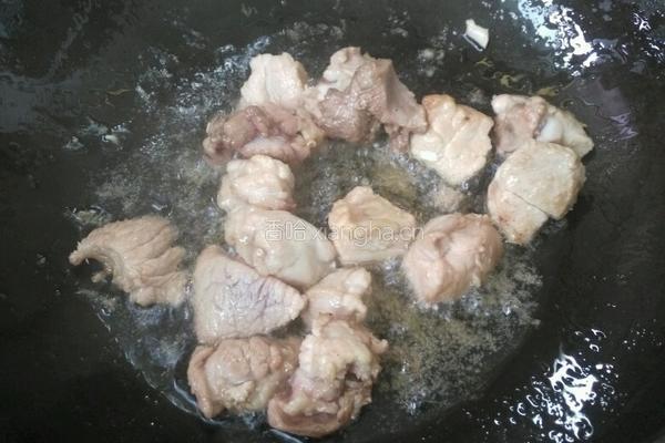 胡萝卜烧肉的做法图解3