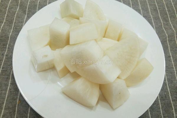 萝卜玉米汤的做法图解2