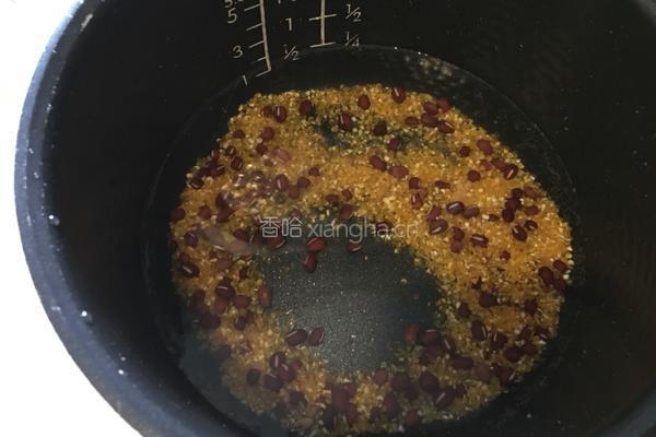 红豆玉米粥的做法图解2