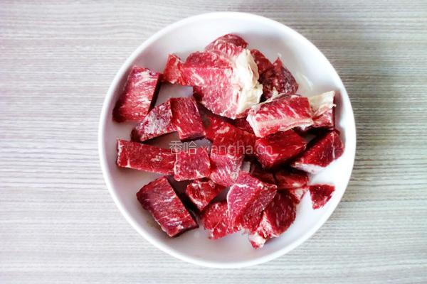 红烧土豆牛肉的做法图解1