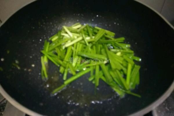 海螺炒韭菜的做法图解5