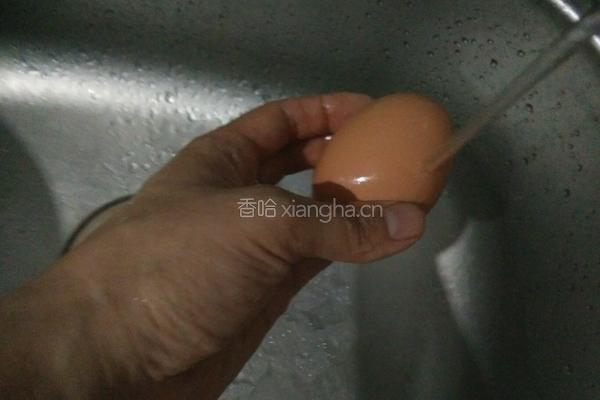 爆腌蛋的做法图解1