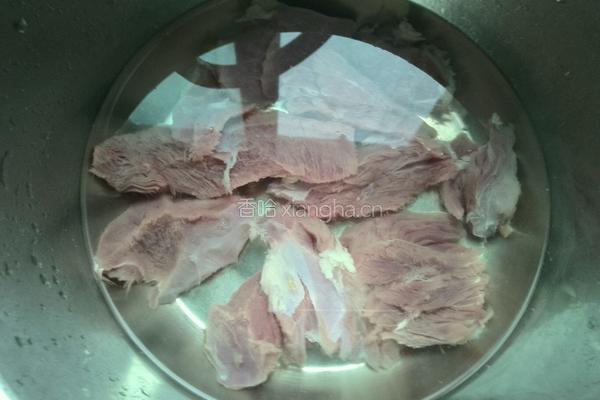 青椒炒鸭肉的做法图解3