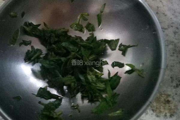 艾叶煎蛋的做法图解2