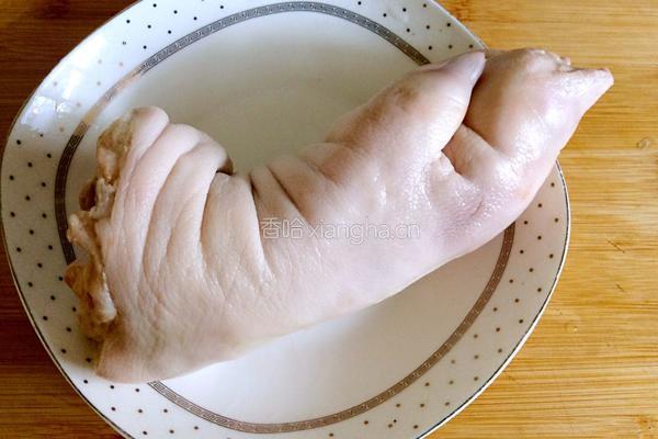 土豆烧猪蹄的做法图解2