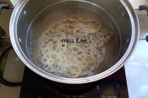 木耳藕片的做法图解2