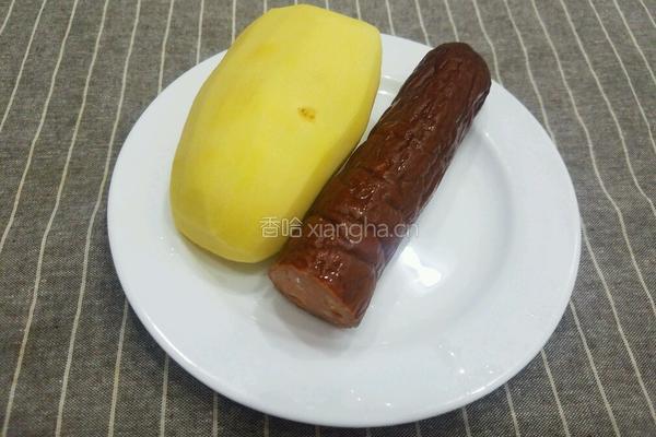 红肠土豆片的做法图解1