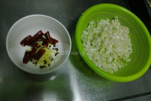 芹菜炒牛肉的做法图解1