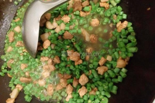 豇豆肉丁的做法图解5