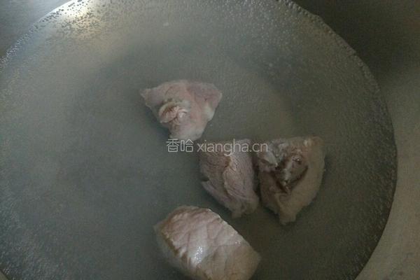 白萝卜煲猪骨汤的做法图解1