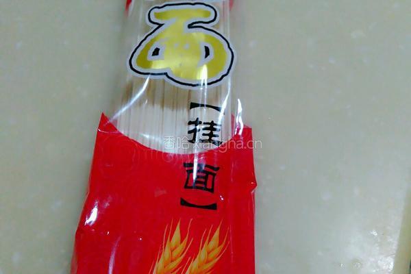 红油肥肠面的做法图解1