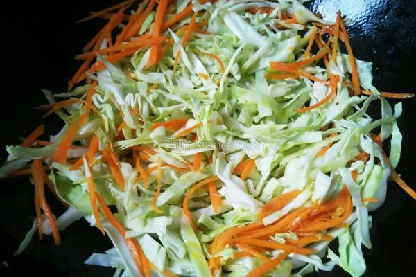 鸡蛋卷心菜炒面条的做法图解8