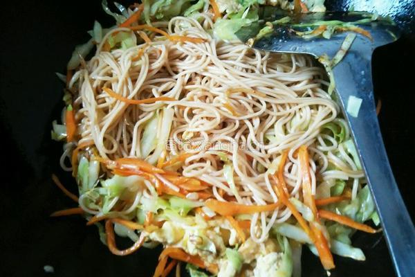 鸡蛋卷心菜炒面条的做法图解11