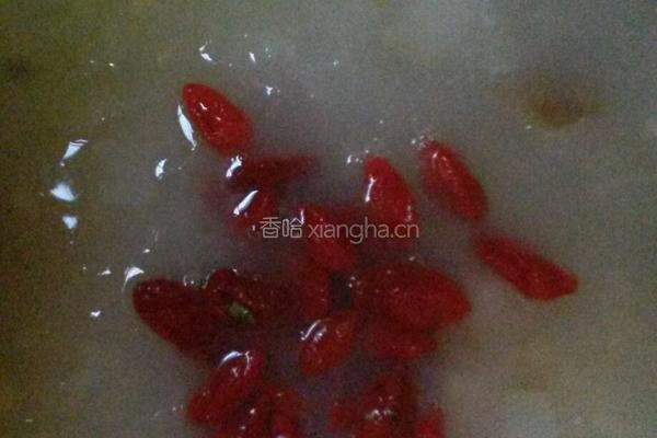 银耳莲藕汤的做法图解3