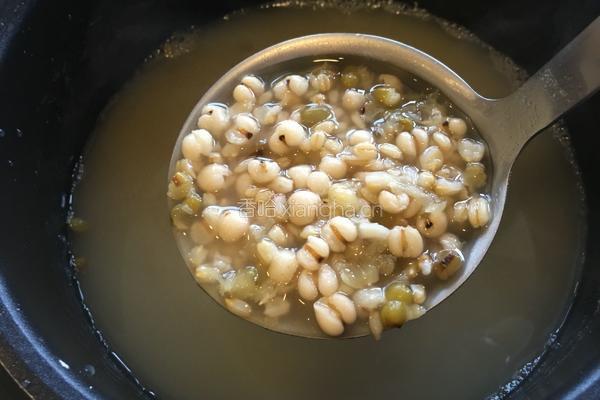 绿豆薏仁燕麦米粥的做法图解4