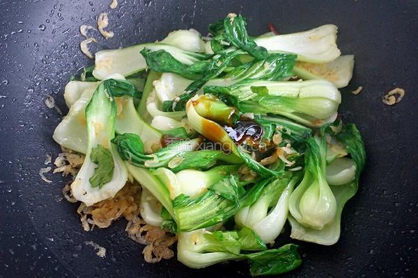 油菜炒虾皮的做法图解5