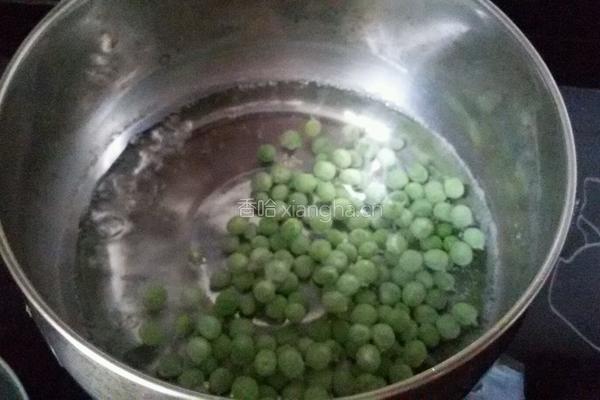 鲜豌豆牛肉粒的做法图解2