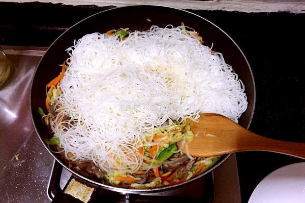 粉丝炒包菜的做法图解4