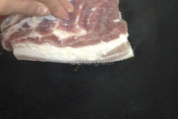 重庆咸菜扣肉的做法图解1