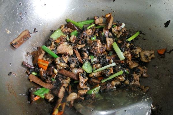 梅干菜炒肉的做法图解7