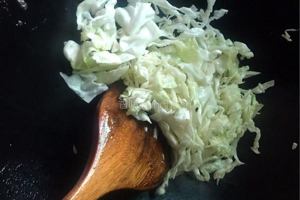 包心菜炒粉丝的做法图解4