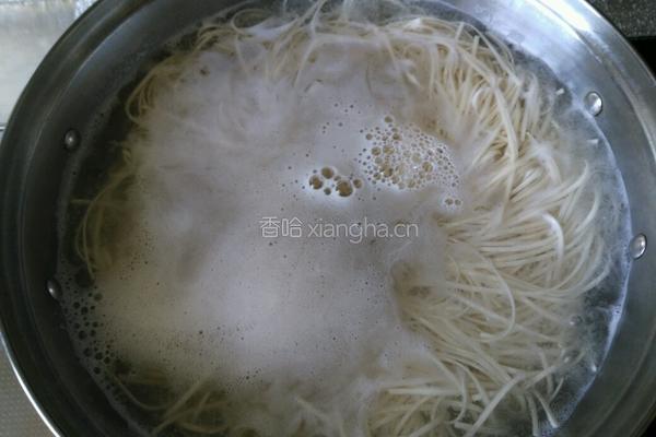 荷包蛋面条的做法图解2