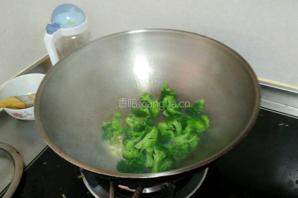 西兰花炒火腿的做法图解6