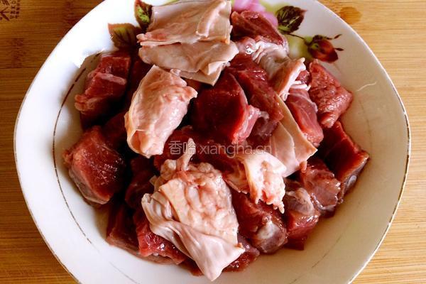 焖牛肉的做法图解1