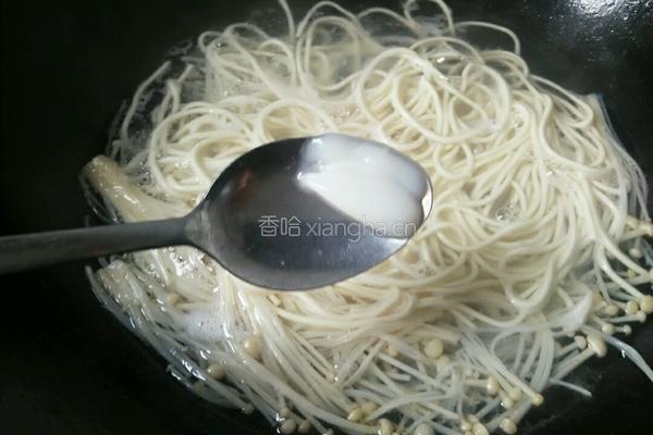 金针菇煮面条的做法图解5