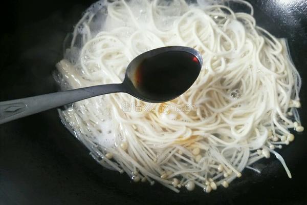 金针菇煮面条的做法图解6