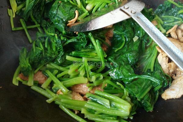 菠菜炒肉的做法图解5