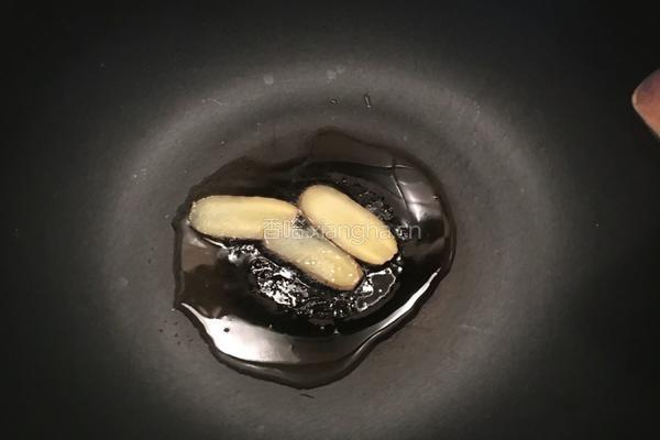 白萝卜丝鲫鱼汤的做法图解2
